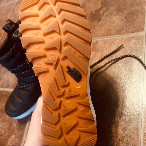 Northface Booties Size 8 - Picture 4 of 5